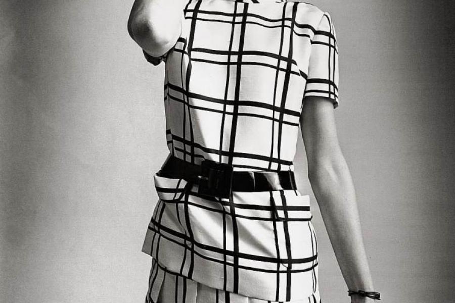 Modeaufnahme, Modell von Couturier André Courrèges, 1968. © Foto Skrein