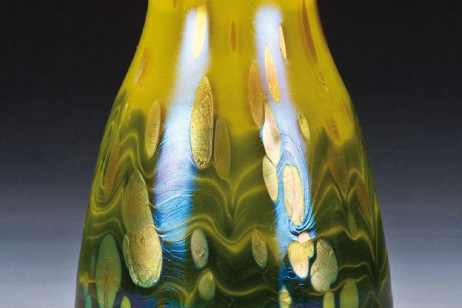 Lot 523: Vase „Cytisus“, Loetz Wwe., Klostermühle, 1904, H. 12,5 cm, Erlös 4.600* €