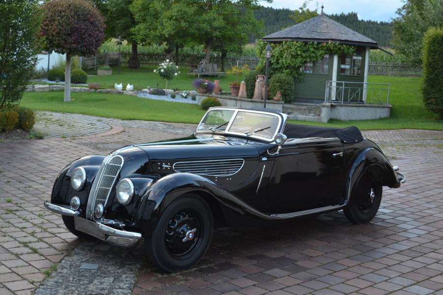 Kat Nr. 315 1939 BMW 327/328 Cabriolet erzielter Preis € 236.500