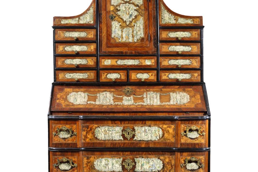 Barock Schreibschrank Mit Portrait und Monogramm Friedrich des Großen | Preußen, um 1745 Schätzpreis: 30.000 – 40.000 Euro