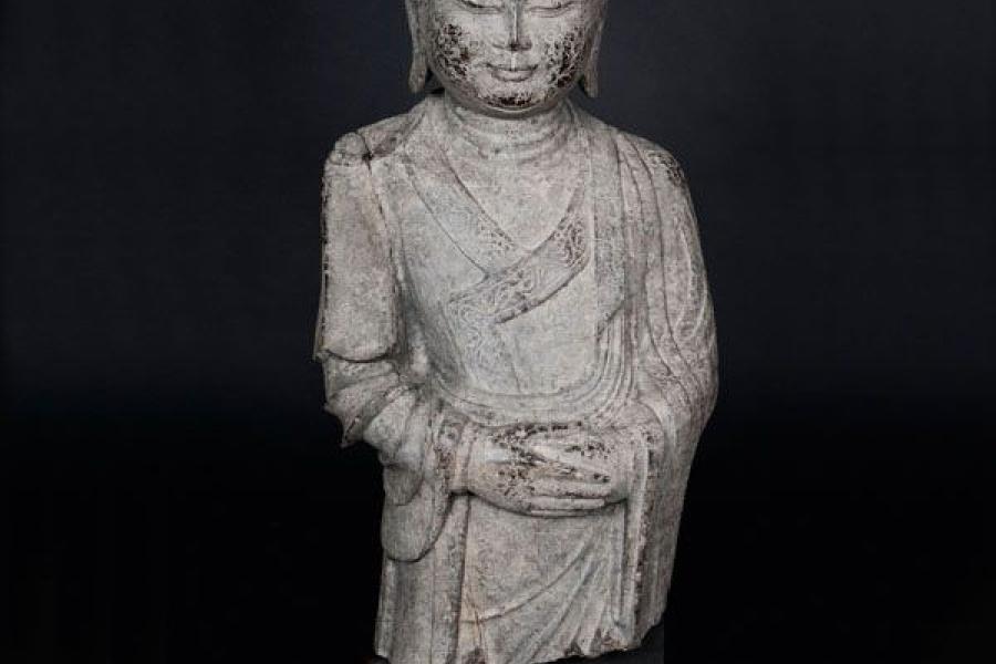 Sehr seltener und äußerst feiner Stein-Torso des Luohan Ananda China, 17. Jh. (Ming-Dynastie 1368-1644). Limitpreis:	12.000 €