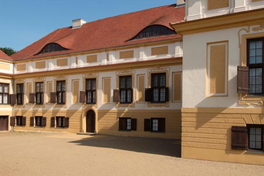 Schloss Caputh bei strahlend blauen Himmel