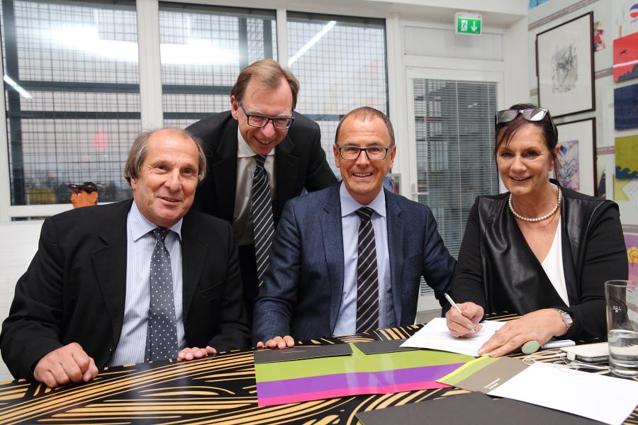 v.l.n.r.: Ralph Schilcher, Kulturlandesrat Christian Buchmann, Joanneums-Direktor Wolfgang Muchitsch und Petra Schilcher, Foto: Universalmuseum Joanneum/J.J. Kucek