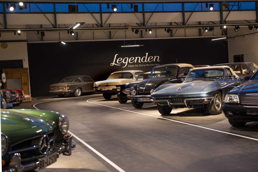 ((Bild „Legendenhalle innen hinten links“, Bildnachweis: Legenden Club Sindelfingen)): Preziosen der Automobilgeschichte: Der Legenden Classic Car Club by