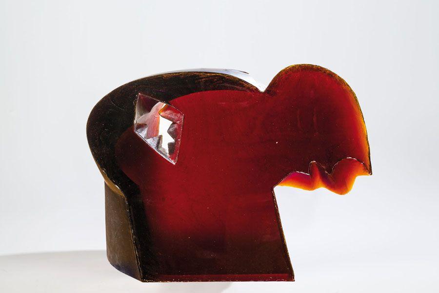 Bedeutendes Objekt "Head - Girl" Jarolava Brychtová und Stanislav Libenský, 1988 Rotes Glas, formgeschmolzen, partiell geschliffen und poliert. Schätzpreis:	30.000 - 35.000 EUR