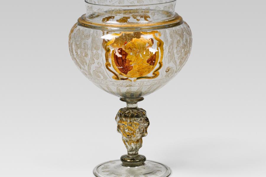 Musealer Pokal mit Kriegerköpfen Meistbot € 55.000 (ohne Aufgeld) Innsbrucker Hofglashütte, 1571-1591