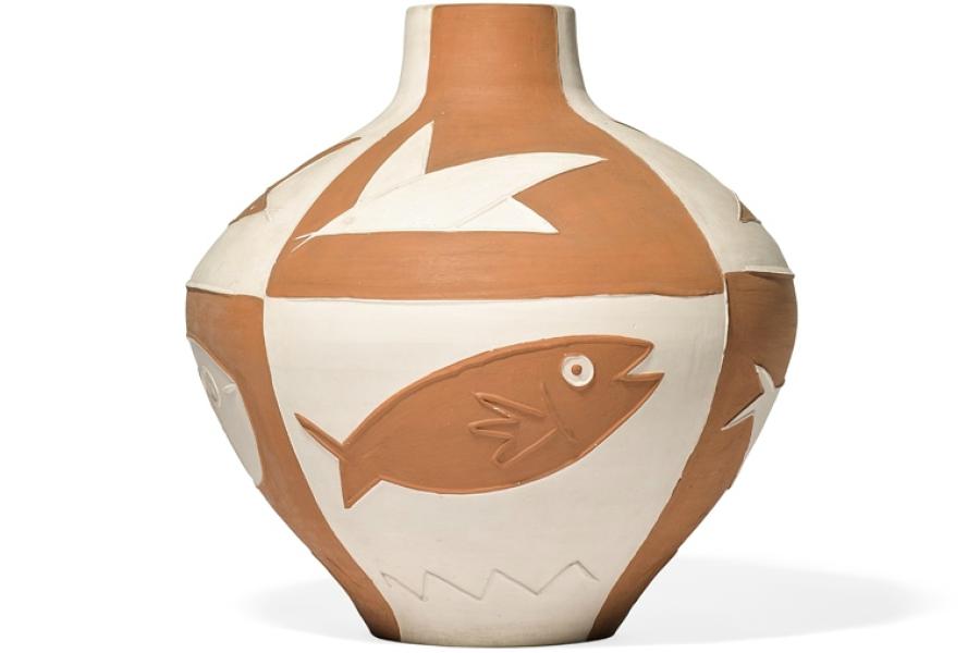 Pablo Picasso, Oiseaux et poissons Terre de faïence vase, 1955 numbered 19/25 191⁄4