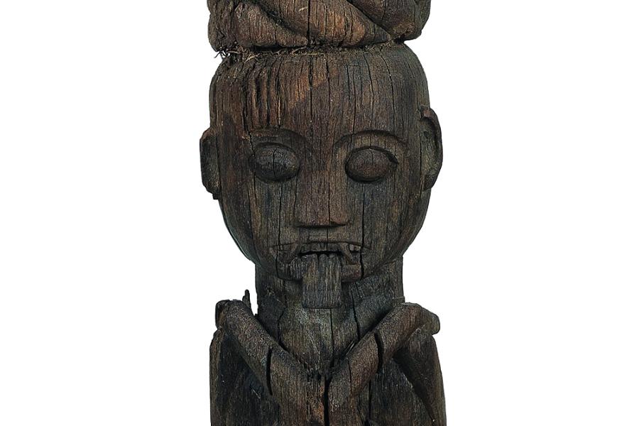 Indonesien, Borneo, Kalimantan: Eine sehr alte Figur der Ngadju-Dayak, Rufpreis € 3.000