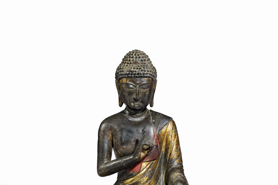 Lot 595 Seltene und bedeutende Figur des Amitabha Buddha China, Königreich Dali, Provinz Yunnan, 12./13. Jh. Bronze, H 29,7 cm Schätzpreis: € 100.000 – 150.000,-