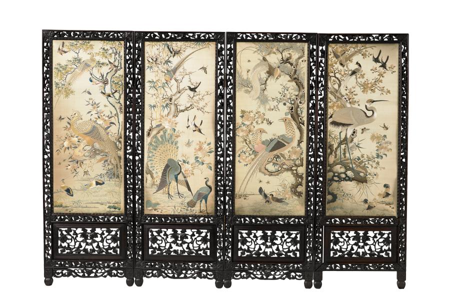 Stellschirm mit vier bestickten Paneelen China Qing-Dynastie 18./19. Jh.  Ergebnis: 23.040 Euro