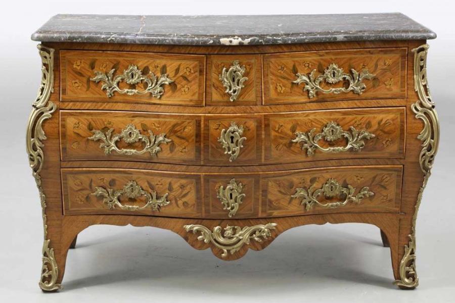 Louis XV Kommode Jean-Charles Ellaume/Paris/Frankreich, um 1755. Aufrufpreis:	9.800 EUR Schätzpreis:	12.800 EUR