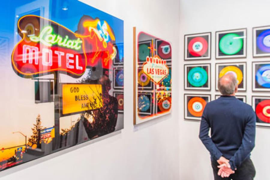 man browsing art at battersea autumn fair 2017-2