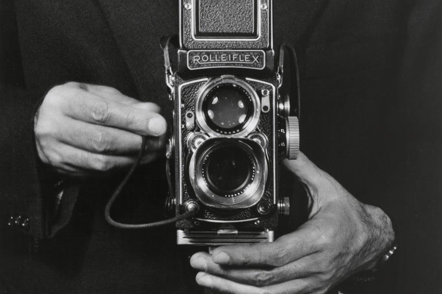 Fritz Eschen, Selbstporträt mit Rolleiflex, um 1960, © Berlinische Galerie, Repro: Anja E. Witte