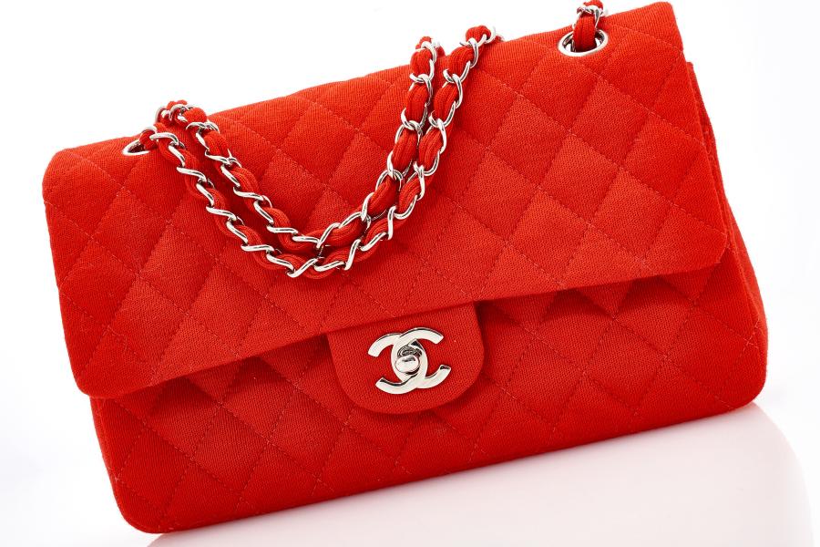 Red Matalassè bag (est. €1,500 - 2,500)