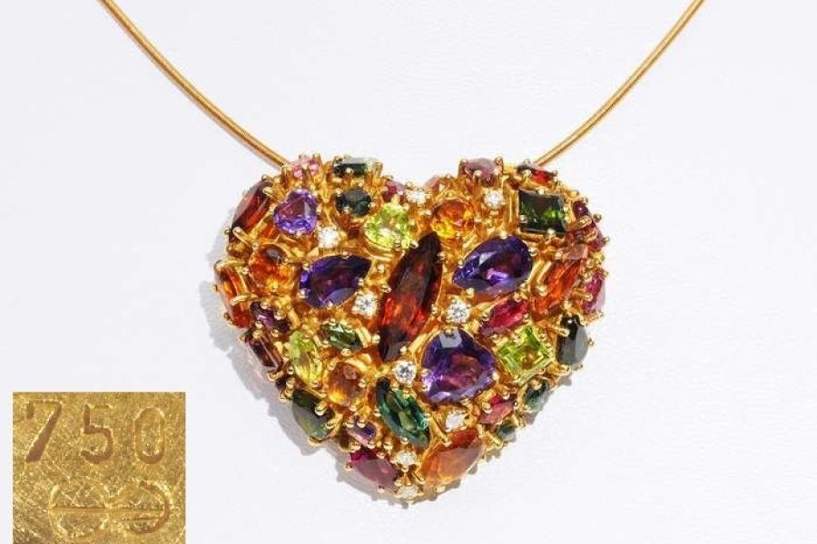 Extravaganter Schmuck Ehinger-Schwarz, Anhänger/Brosche "Farbsteinherz". Laut Expertise: 750er Gelbgold, besetzt mit Rubelith, Turmalinen, Peridot, Amethyst, Citrin und ca. 0,35 ct. Brilllanten tw/if.,  Mindestpreis:	2.500 EUR