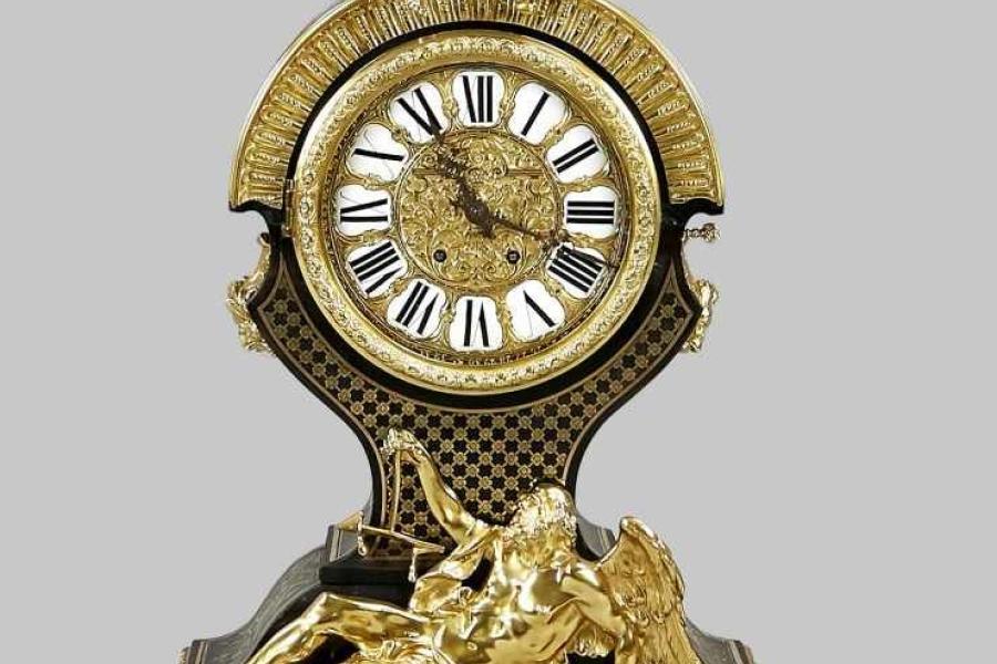 Große Boulle-Uhr , 2. H. 19. Jh., ebonisiertes und lackiertes Holz Mindestpreis:	5.000 EUR