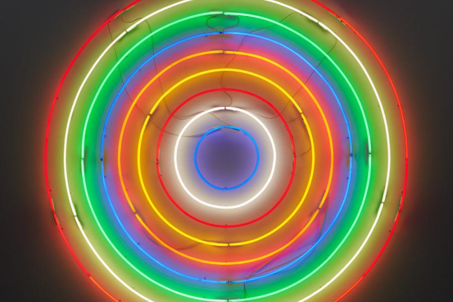 John M. Armleder (1948)  O.T. (target) | 2001 Neoninstallation mit Filterglas-Röhren | Ø 300 cm Taxe: 80.000 – 120.000 Euro