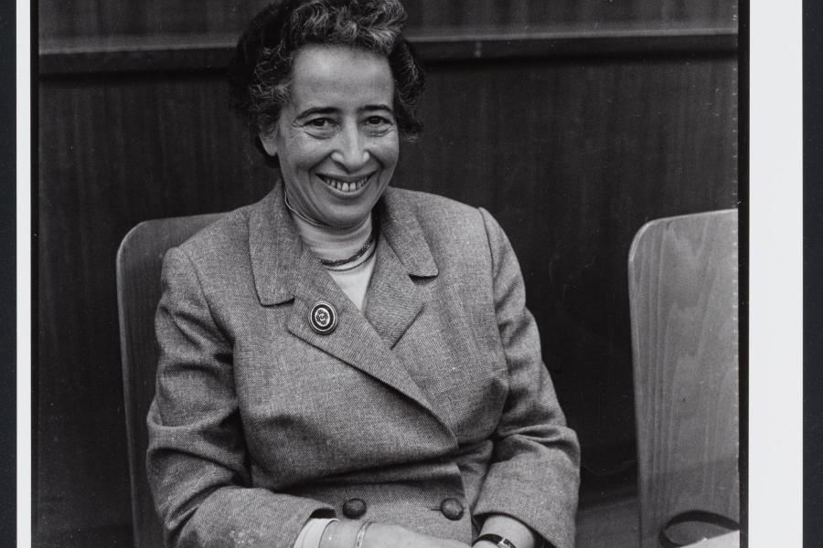 Barbara Niggl Radloff, Hannah Arendt während des 1. Münchner Kulturkritiker-Kongress, 1962