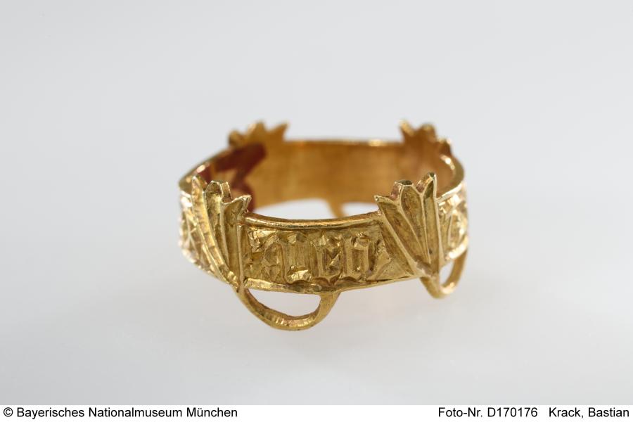 Verlobungsring Deutschland, 2. Hälfte 15. Jahrhundert Gold, graviert „ych wyl“  © Bayerisches Nationalmuseum Foto Bastian Krack