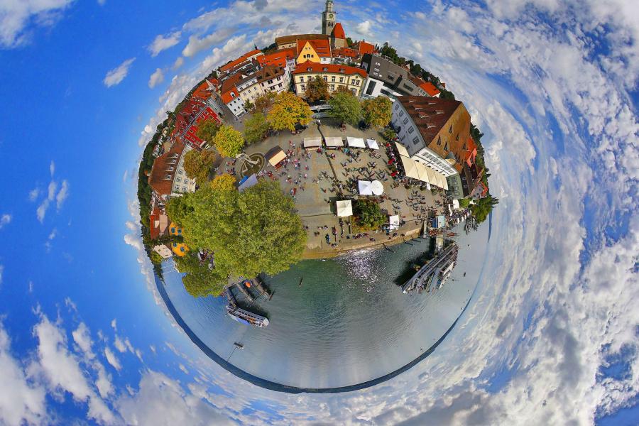 Achim Mende: Crazy Little Planet