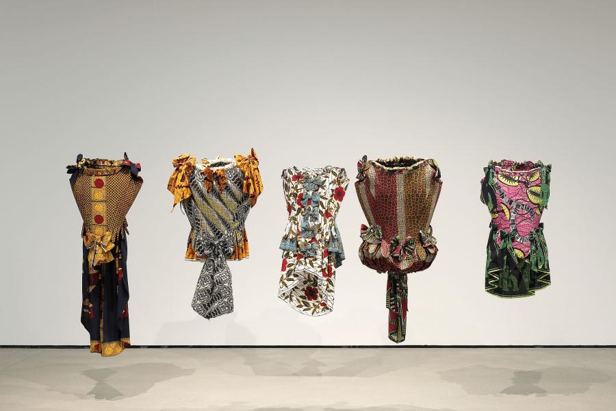 Yinka Shonibare CBE. End of Empire, Ausstellungsansicht, Museum der Moderne Salzburg, 2021, © Museum der Moderne Salzburg, Foto: Rainer Iglar