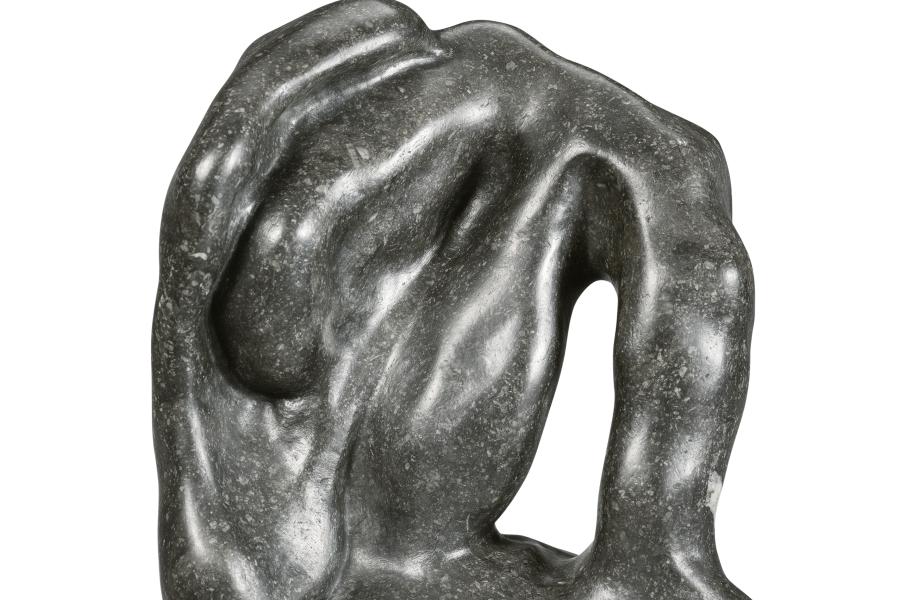 HANS ARP, AUTOMATISCHE SKULPTUR (RODIN GEWIDMET), 1938 Granit, 26 x 22 x 11,5 cm Privatsammlung, London © 2020, ProLitteris, Zürich Foto: Heini Schneebeli