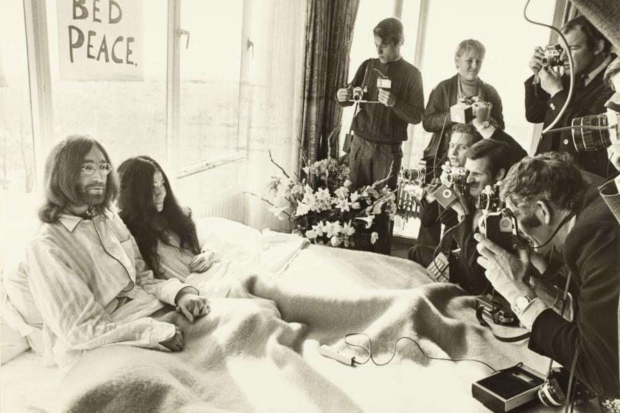 John Lennon / Yoko Ono, Amsterdam Bed-In, 1969, Foto: Ruud Hoff, Courtesy Yoko Ono Lennon