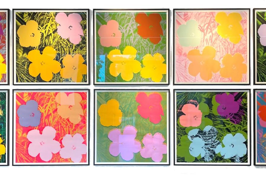 Andy Warhol (1928 – 1987)  Flowers | 1970 | Serie von 10 Farbserigrafien auf festem Papier | Jeweils: 91,5 x 91,5 cm Ergebnis: 2.193.000 Euro*