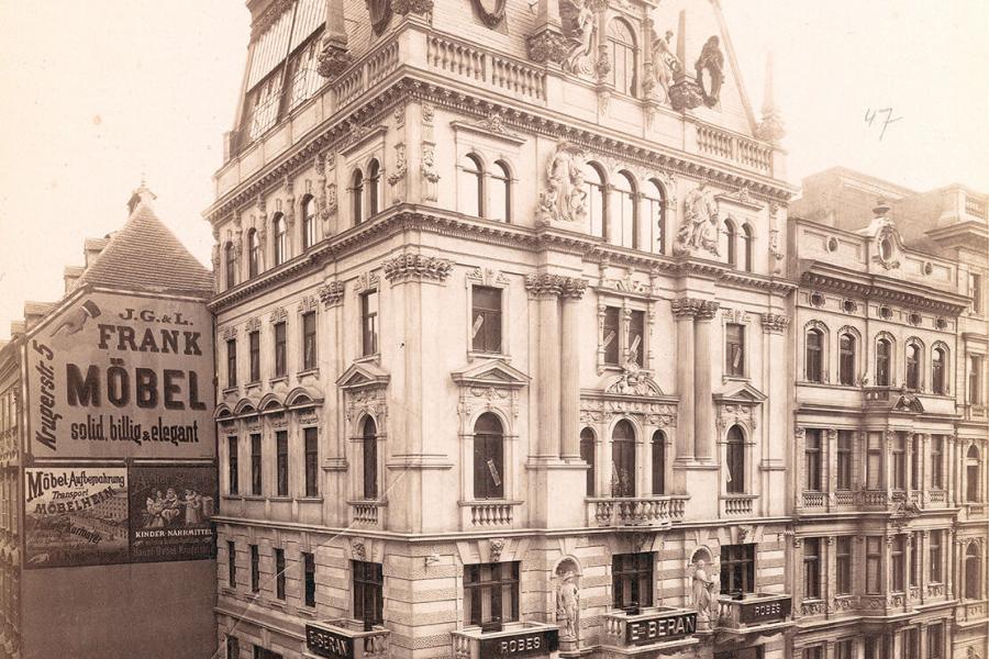 In dem Haus Kärntnerstraße 45 war ein „orientalisches“ Kaufhaus von N. & G. Zacchiri untergebracht, Fotografie von August Stauda, 1899, Wien Museum