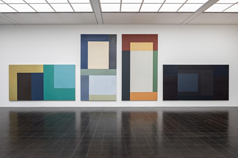 David Novros (*1941) Four Seasons, 1974 (Ausstellungsansicht) Öl auf Leinwand 4-teilig, je 174 × 351 cm, gesamt 351 × 1140 cm Schenkung Sammlung Lafrenz VG Bild-Kunst, Bonn 2021 © Hamburger Kunsthalle Foto: Fred Dott