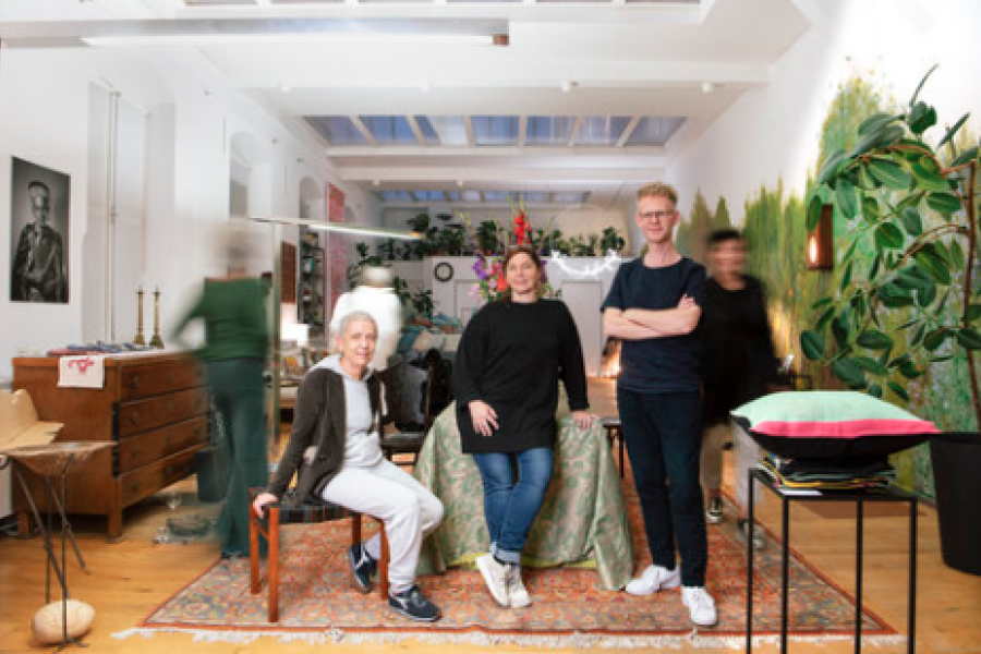 Michela Codutti, Hannah Stippl & Alexander Schattovich in THE SPACE - LIVING AND WORKING WITH ART AND DESIGN. Foto: Matthias Nemmert, September 2021