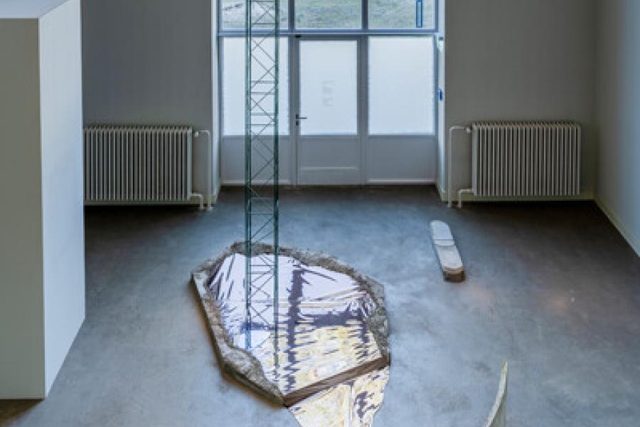 Abb.: Marta Dyachenko, floating terrain, 2022, Ausstellungsansicht Kunsthaus Dahlem.