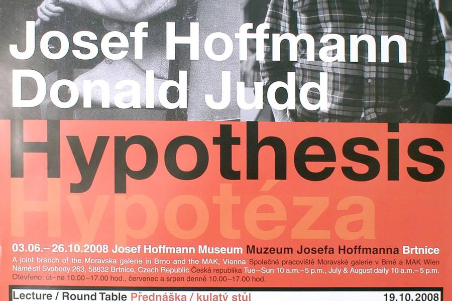 Plakat zur Ausstellung JOSEF HOFFMANN – DONALD JUDD. Hypothese, Josef Hoffmann Museum, Brtnice, 2008 © MAK