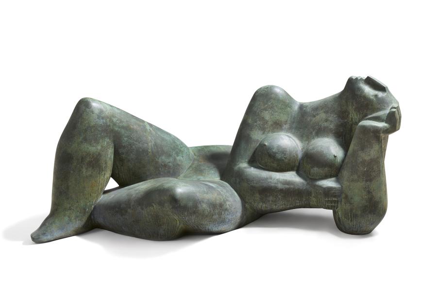 Lot 7 Karl Hartung Große Liegende, 1951 Bronzeplastik, Länge 223 cm Schätzpreis / Estimate: € 150.000 – 170.000,- Ergebnis / Result: € 605.000,- Internationaler Rekord