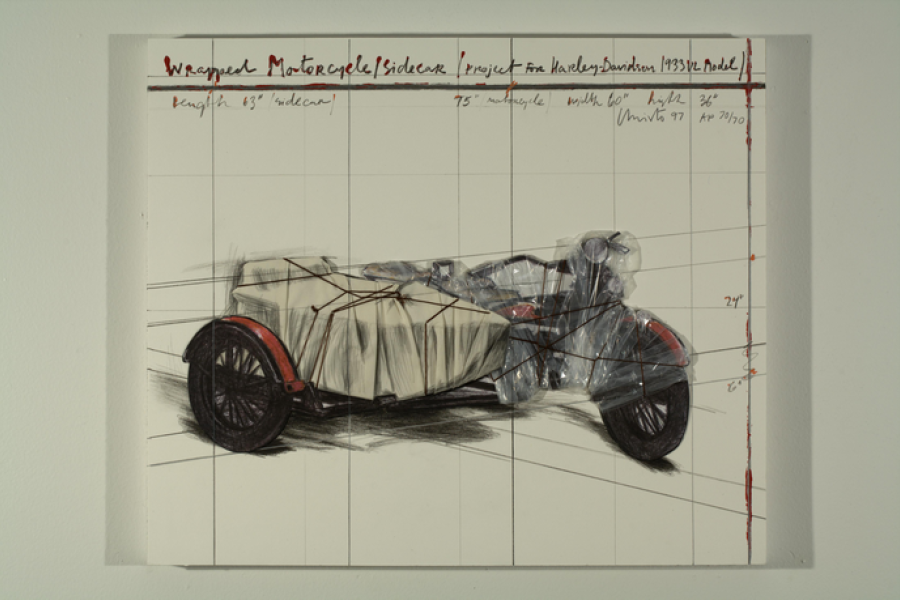 Christo,Wrapped Motorcycle/Side Car;Wrapped Motorcycle/Side Car; Project for Harley Davidson,Auflage 130 Ex.+70 A.P. 55,5&47,4 cm. 15.000 € in Plexiglashaube.