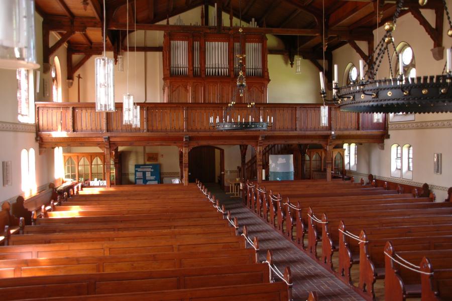 Petruskirche in Ostrhauderfehn, Orgelempore * Foto: Winfried Dahlke