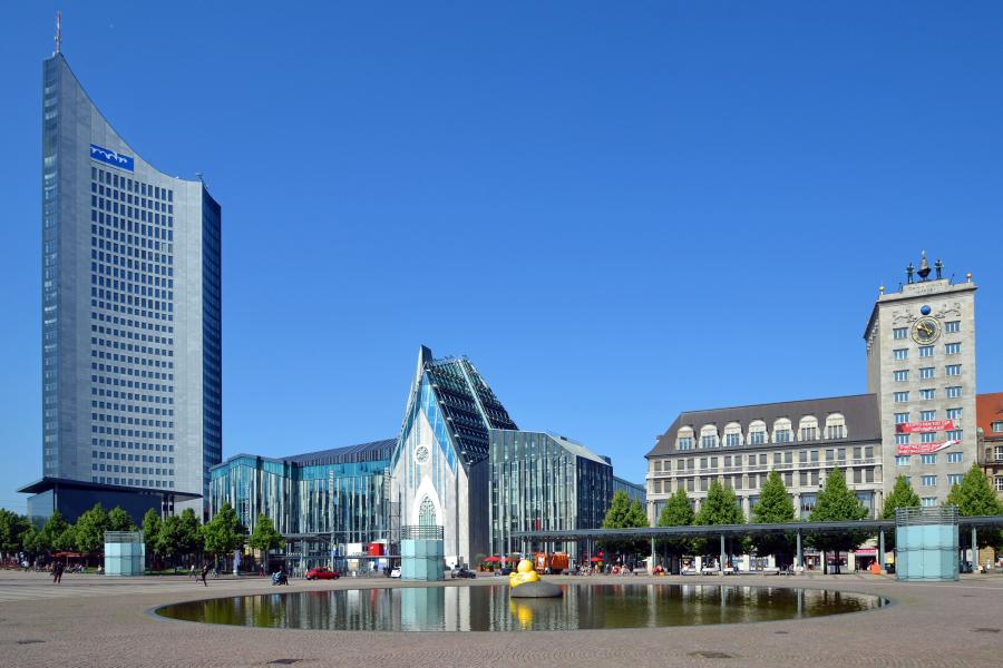 City-Hochhaus, Universität und Krochhaus am Augustusplatz in Leipzig * Foto: Andreas Schmidt, Leipzig-Travel