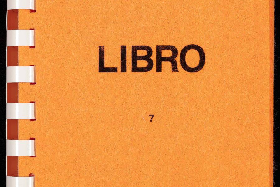 I Prelibri, 1980 (Neuauflage 2002) Gestaltung: Bruno Munari Danese Edizioni, Milano/Corraini Edizioni, Mantova (IT) Verschiedene Materialien (Papier, Karton, Holz, Kunststoffe) 12 Büchlein, je 10 × 10 cm MAK, BI 77704 © 1980 Bruno Munari. All rights reserved to Maurizio Corraini s.r.l.