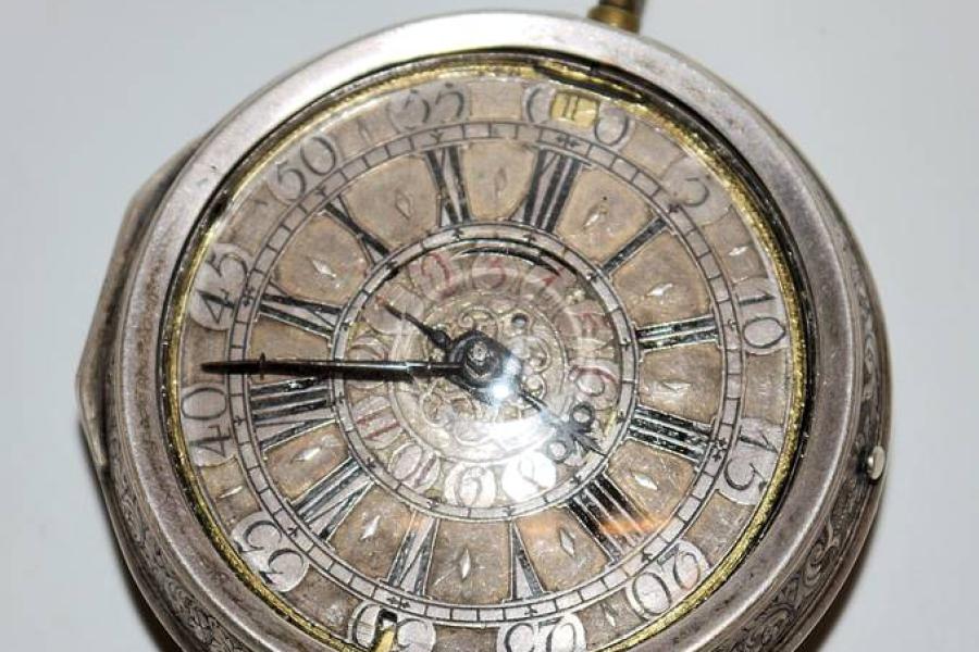 Los Nr. 439 | A294 0439-Silberne Spindeltaschenuhr mit Repetition und Wecker von Joh. Hohorst, Leipzig mit Besitzergravur James Abercrombie 1770 Limit: € 900 Taxe: € 3000-3500