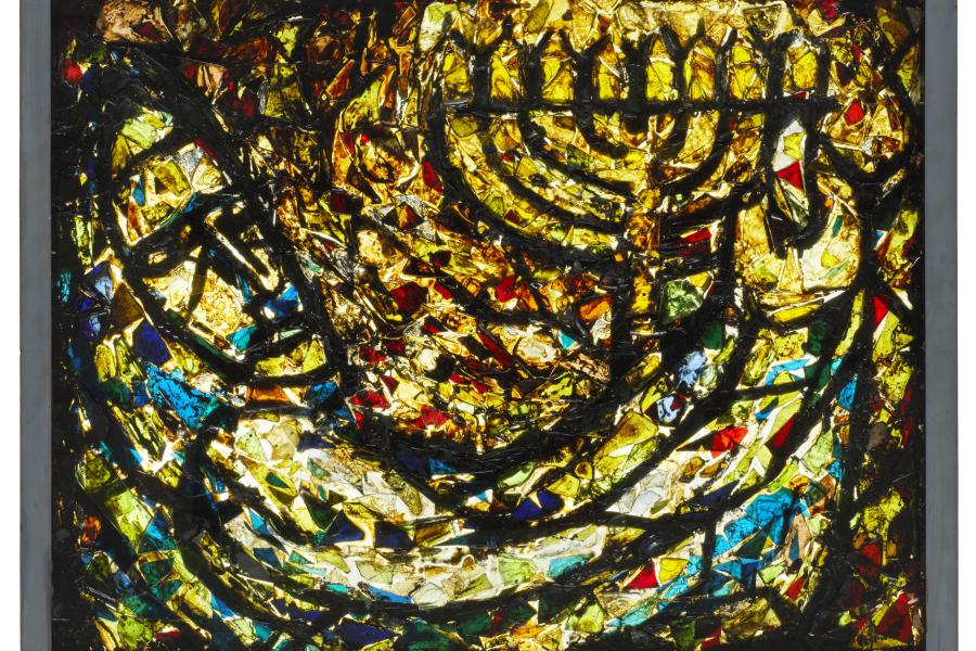 Samson Schames, „Anzünden der Chanukka-Lichter“, um 1956, Glasscherben, vielfarbig, im Relief geschichtet, 60 x 75,5 cm, Jüdisches Museum Frankfurt