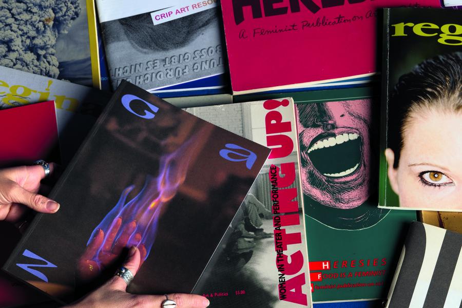 Zeitschriften und Zines aus dem Generali Foundation Studienzentrum: Heresies. A Feminist Publication on Art and Politics, n.paradoxa. international feminist art journal, LTTR, Crip Magazine, regina, Gaze, Linda Nochlin Fanzine, Pétunia, Museum der Moderne Salzburg © Museum der Moderne Salzburg, Foto: Alba Malika Belhadj Merzoug, Angelika Wienerroither