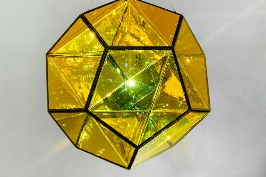 Olafur Eliasson, Your polyamorous sphere, 2022, coloured glass (yellow, blue), colour-effect filter glass (green), stainless steel, paint (black), LED light, aluminium, ⌀ 1.2 m. Courtesy the artist and PKM Gallery