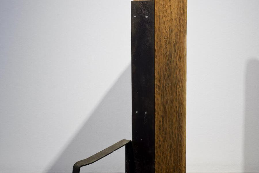 Shim Moon-Seup, 메타포 (Metaphor), 1996, wood, steel, 105 × 33 × 172 cm. Courtesy Gana Art. © ShimMoonSeup