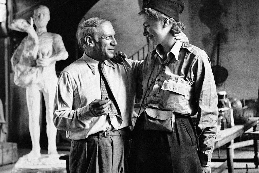 Lee Miller, Picasso and Lee Miller in his studio, Paris, 1944 © Lee Miller Archives England 2022