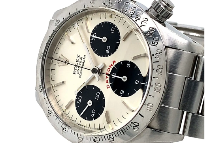 Katalognr. 296 Äußerst attraktive Rolex Vintage "Kultuhr" mit seltenem Panda Big Red Dial - mit Originalschatulle, Transportkarton, Rolex Kartenetui, Originalzertifikat, Booklets, Rolex Kalenderkarte von 1984 und Originalschließe G (1982) - Schönes, komplettes Top Paket. Die Uhr wurde 1983 bei Bucherer in Luzern gekauft und im Januar 2023 einer Revision unterzogen schätzpreis 55.000—80.000 €