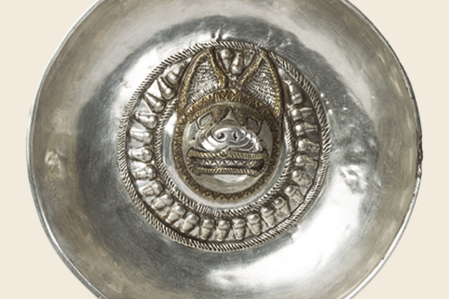 Omphalosschale mit Wolfskopf aus der Siedlung von Castellet de Banyoles, Tivissa (Tarragona), Silber, teilweise vergoldet, 250–195 v. Chr. © Museu d’Arqueologia de Catalunya