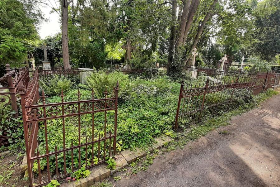 Grabstätte Dubois de Luchet auf dem Bornstedter Friedhof in Potsdam * Foto: Ulrike Maria Bens