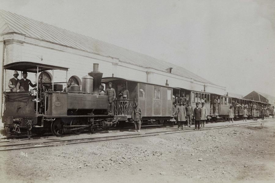 Eisenbahn von Teheran, Antoin Sevruguin, Iran, um 1880–1896, Albuminpapierabzug, 17,2 x 22,6 cm, Museum Rietberg, 2022.428.187, Geschenk der Erben von Emil Alpiger © Museum Rietberg, Zürich