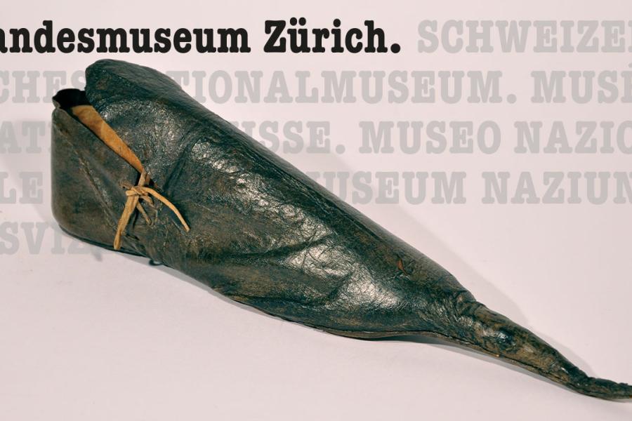 Schnabelschuh gotischer Art, um 1420, Schloss Issogne Norditalien