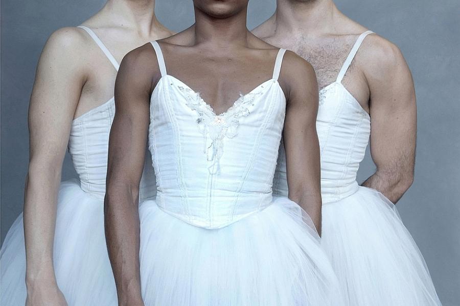 Carlos Renedo, Boysie Dikobe und Davide Marongiu, Tänzer des New Yorker „Les Ballett Trockadero de Monte Carlo“; (C) Michael Dannenmann